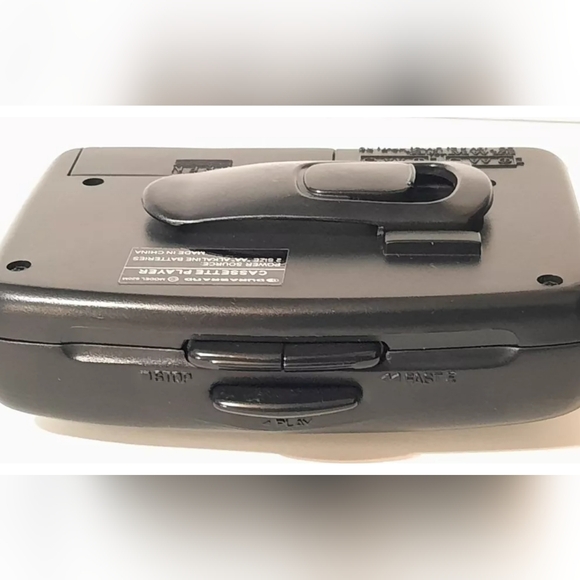 Duraband Model M820 Portable Cassette Player Tested - Picture 3 of 7